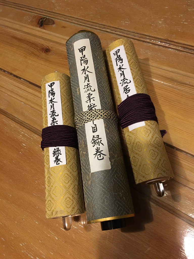 Menkyo tekercsek